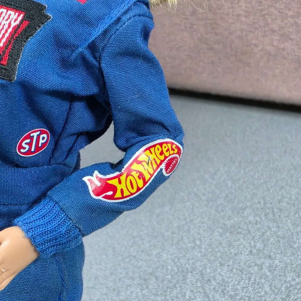 Hotwheels.NASCAR.Barbie 50th Anniversary‎ Doll Blue Racing Suit 1998 Excellent
